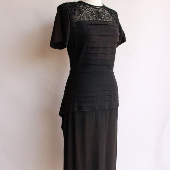Vintage 1940s Dress / Black Rayon Dress With Soutache Trim, Peplum, and Shoulder - Picture 3 of 10
